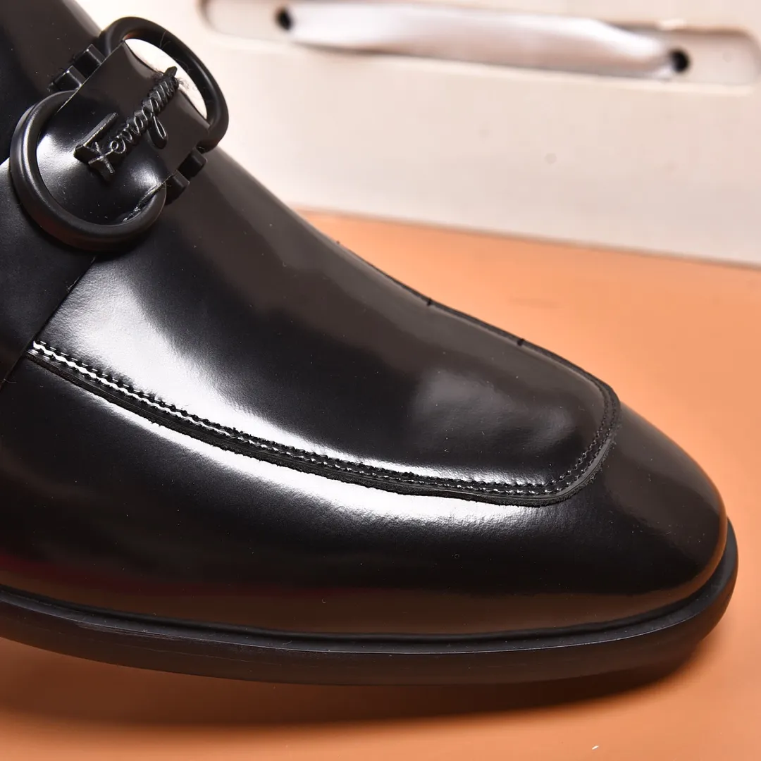 Men's shoes 💰540📛📛 (water-dyed cow lining) Salvatore Ferragamo high-end (Salvatore Ferragamo) is the world's top luxury footwear brand, coming from the fashion kingdom of Italy. It is famous all over the world for its traditional handmade design and novel styles... 🚶🏻🚶🏻New suit shoes are available simultaneously at the counter. This model is made of pure handmade imported Italian calfskin ➕soft water-dyed cowhide lining Original authentic outsole🌀🌀Size: 38➖44.